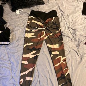 Camo leggings with scrunch in the butt size medium